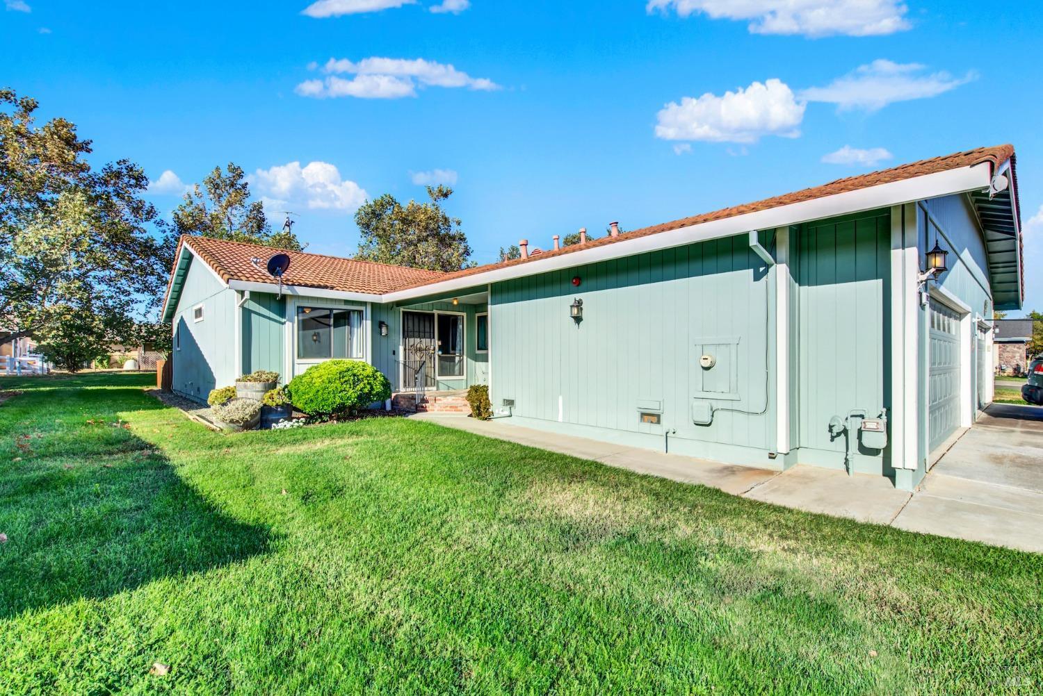 Detail Gallery Image 1 of 53 For 172 Bryce Way, Vacaville,  CA 96587 - 2 Beds | 2 Baths