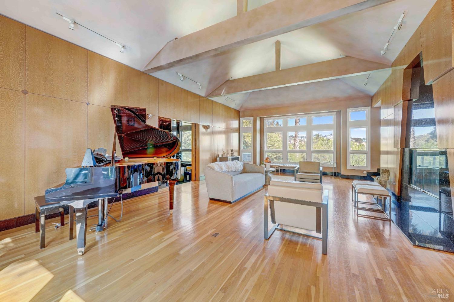 Detail Gallery Image 30 of 78 For 95 Spring Ln, Tiburon,  CA 94920 - 5 Beds | 4/1 Baths