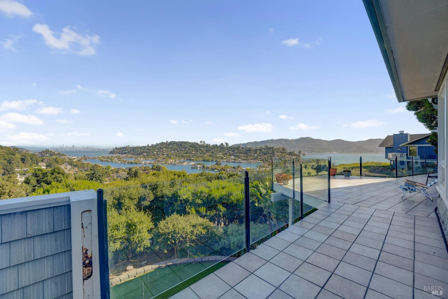 Detail Gallery Image 4 of 78 For 95 Spring Ln, Tiburon,  CA 94920 - 5 Beds | 4/1 Baths