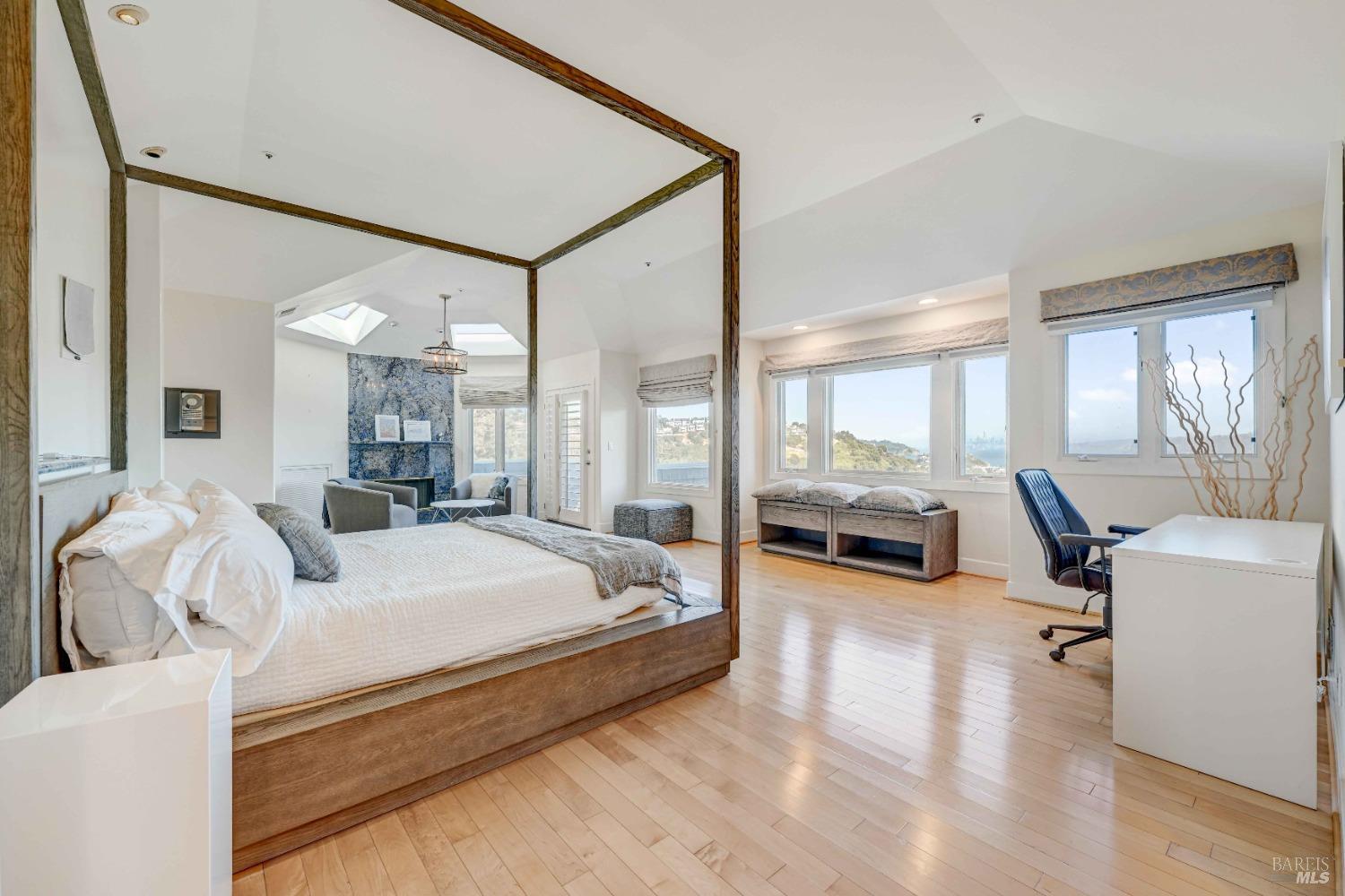 Detail Gallery Image 9 of 78 For 95 Spring Ln, Tiburon,  CA 94920 - 5 Beds | 4/1 Baths