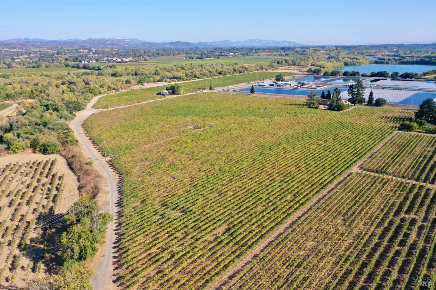 Detail Gallery Image 14 of 26 For 1 Foreman Ln, Healdsburg,  CA 95448 - 3 Beds | 1 Baths