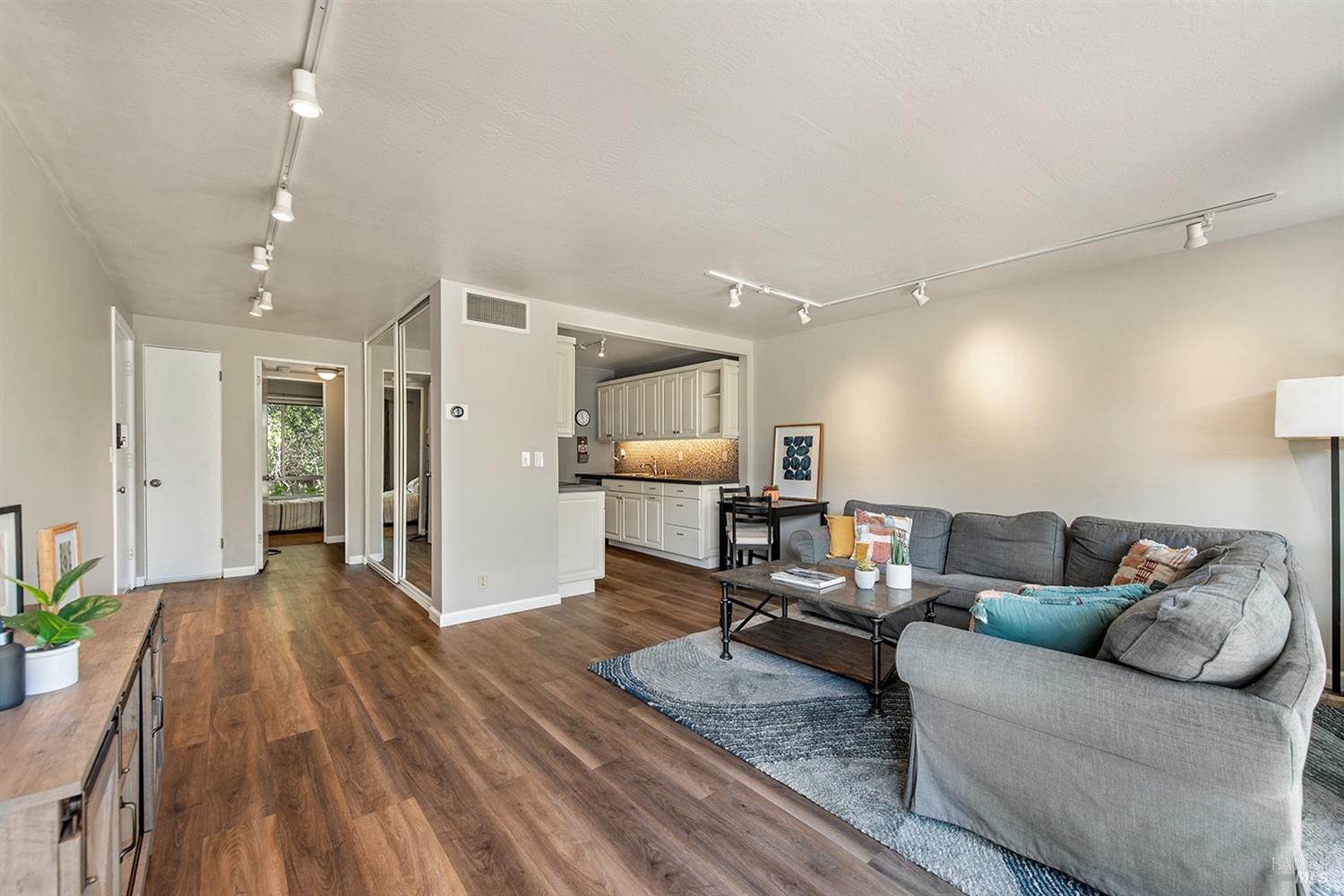 Detail Gallery Image 11 of 30 For 954 Lea Dr, San Rafael,  CA 94903 - 1 Beds | 1 Baths