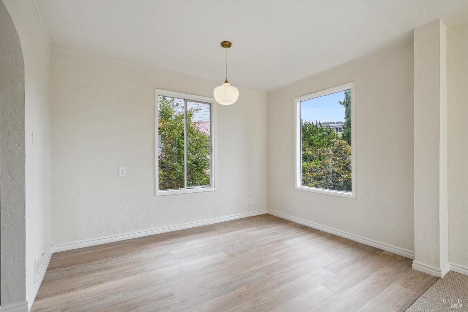 Detail Gallery Image 16 of 47 For 6535 Buena Ventura Ave, Oakland,  CA 94605 - 3 Beds | 2 Baths