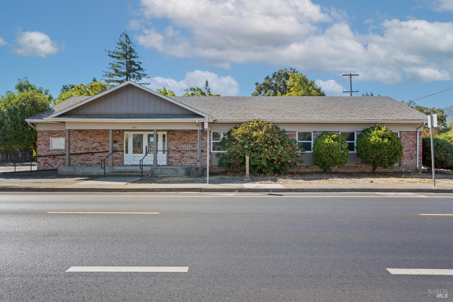 Detail Gallery Image 1 of 13 For 195 Low Gap Rd, Ukiah,  CA 95482 - – Beds | – Baths