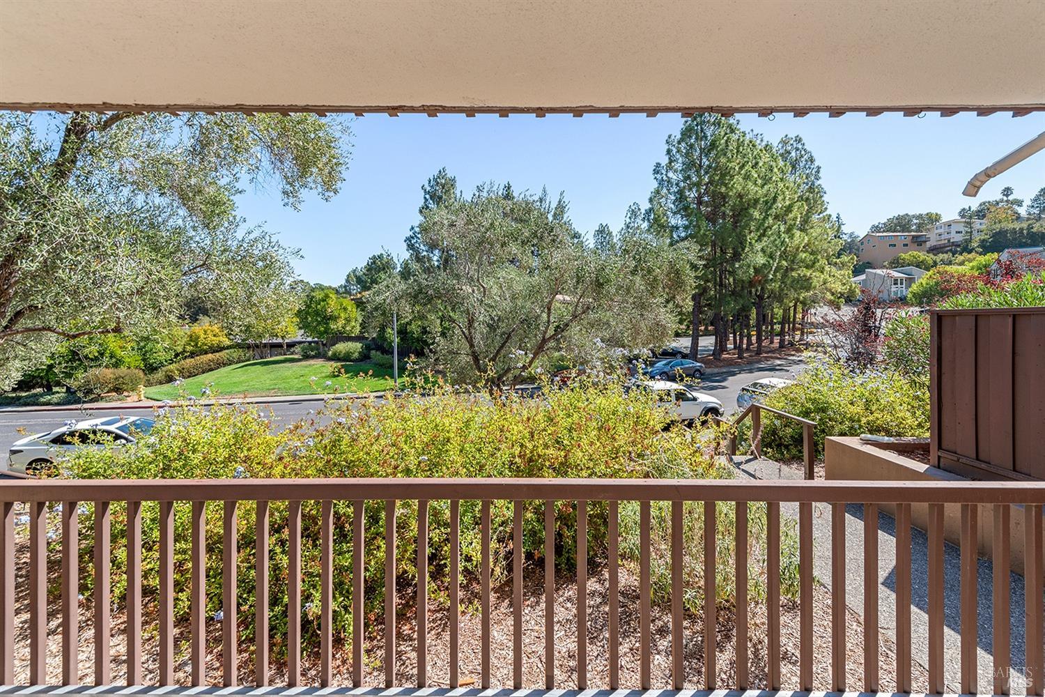 Detail Gallery Image 9 of 30 For 954 Lea Dr, San Rafael,  CA 94903 - 1 Beds | 1 Baths