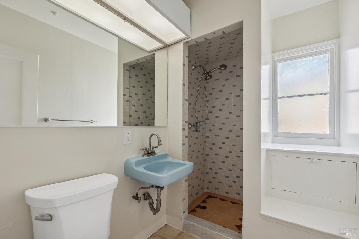 Detail Gallery Image 19 of 47 For 6535 Buena Ventura Ave, Oakland,  CA 94605 - 3 Beds | 2 Baths