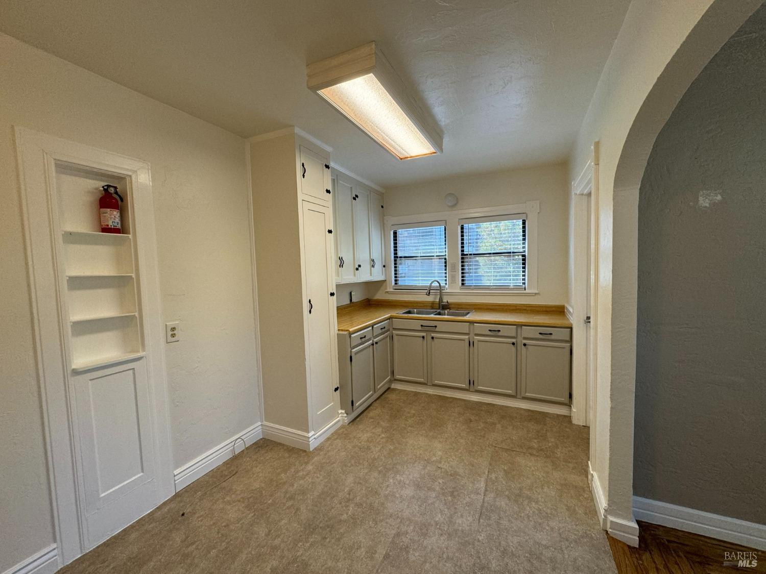 Detail Gallery Image 4 of 28 For 1808 Pacheco Blvd, Martinez,  CA 94553 - 2 Beds | 1 Baths