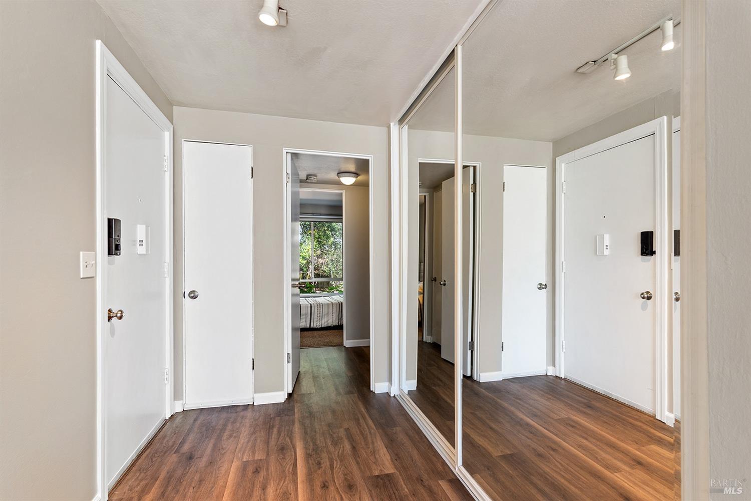 Detail Gallery Image 16 of 30 For 954 Lea Dr, San Rafael,  CA 94903 - 1 Beds | 1 Baths