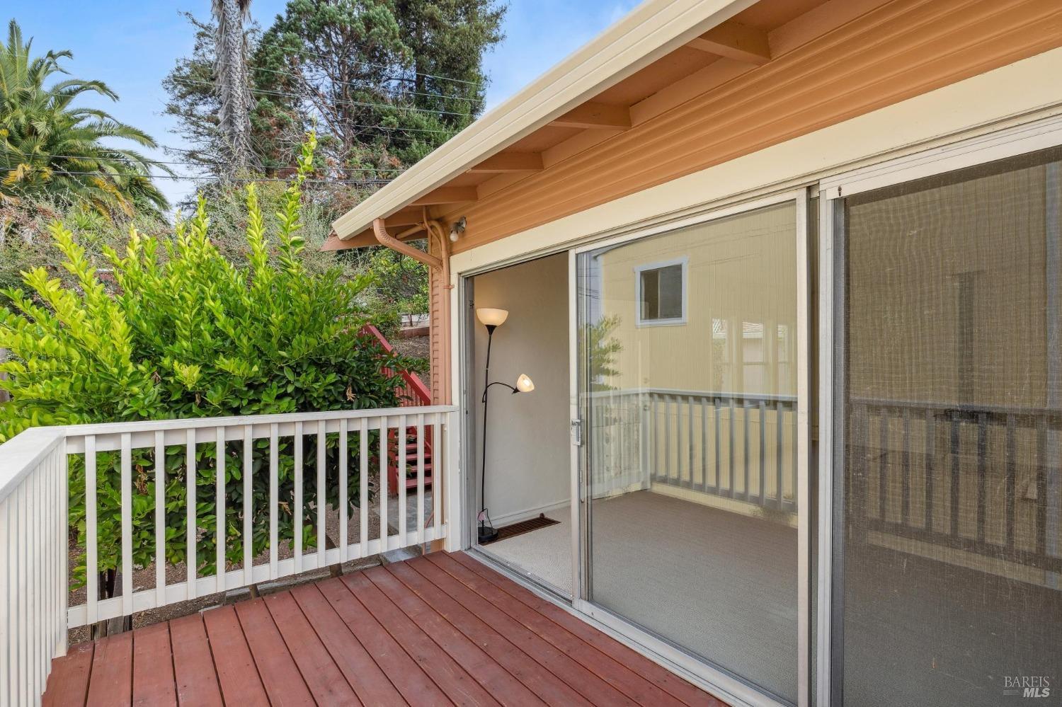 Detail Gallery Image 11 of 47 For 6535 Buena Ventura Ave, Oakland,  CA 94605 - 3 Beds | 2 Baths