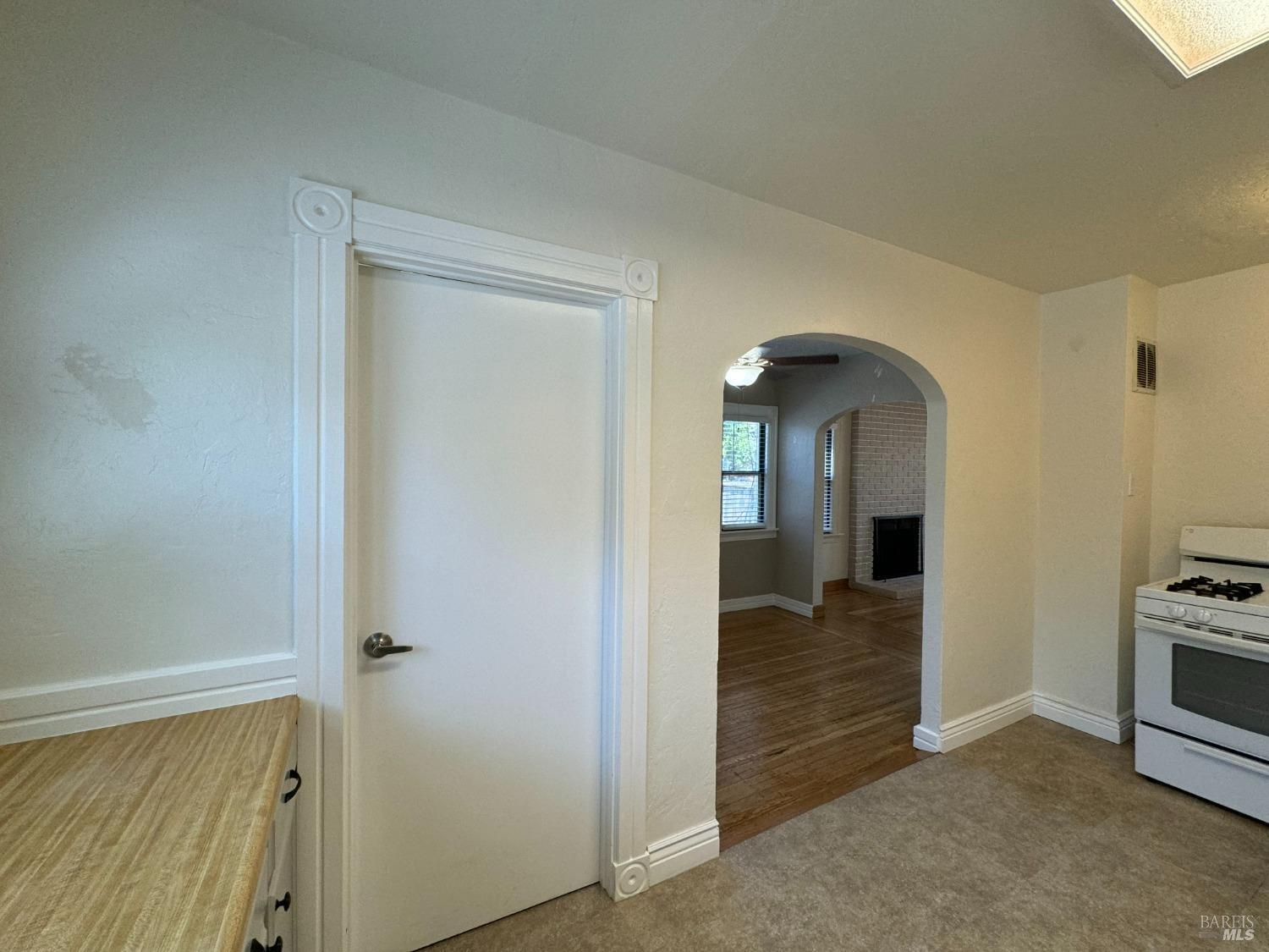 Detail Gallery Image 5 of 28 For 1808 Pacheco Blvd, Martinez,  CA 94553 - 2 Beds | 1 Baths