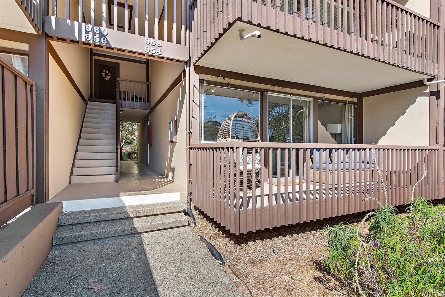 Detail Gallery Image 2 of 30 For 954 Lea Dr, San Rafael,  CA 94903 - 1 Beds | 1 Baths