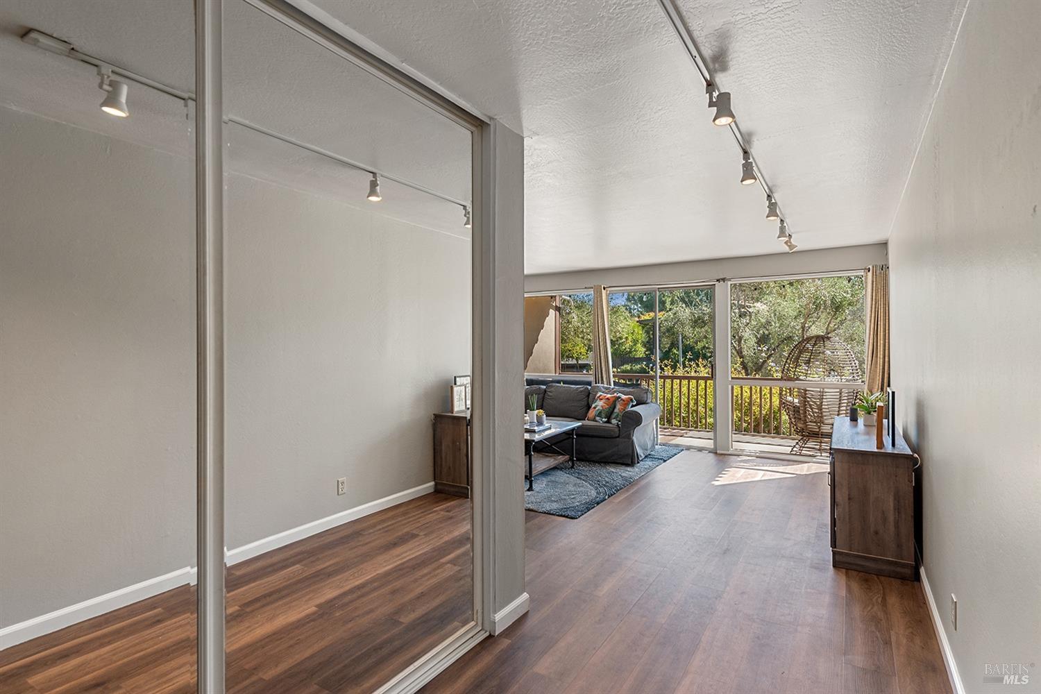 Detail Gallery Image 5 of 30 For 954 Lea Dr, San Rafael,  CA 94903 - 1 Beds | 1 Baths