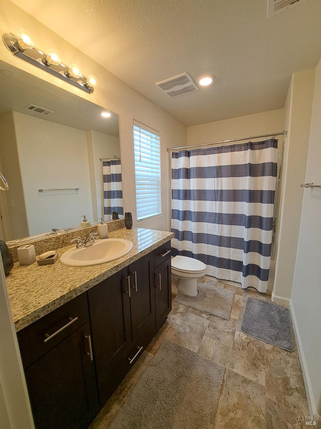 Detail Gallery Image 16 of 22 For 1361 Rex Floyd Ln, Fairfield,  CA 94533 - 3 Beds | 2/1 Baths