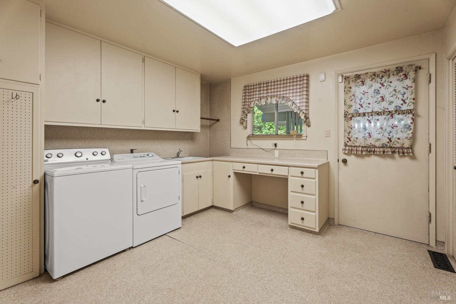 Detail Gallery Image 13 of 20 For 1101 Maple Ave, Ukiah,  CA 95482 - 3 Beds | 2/2 Baths