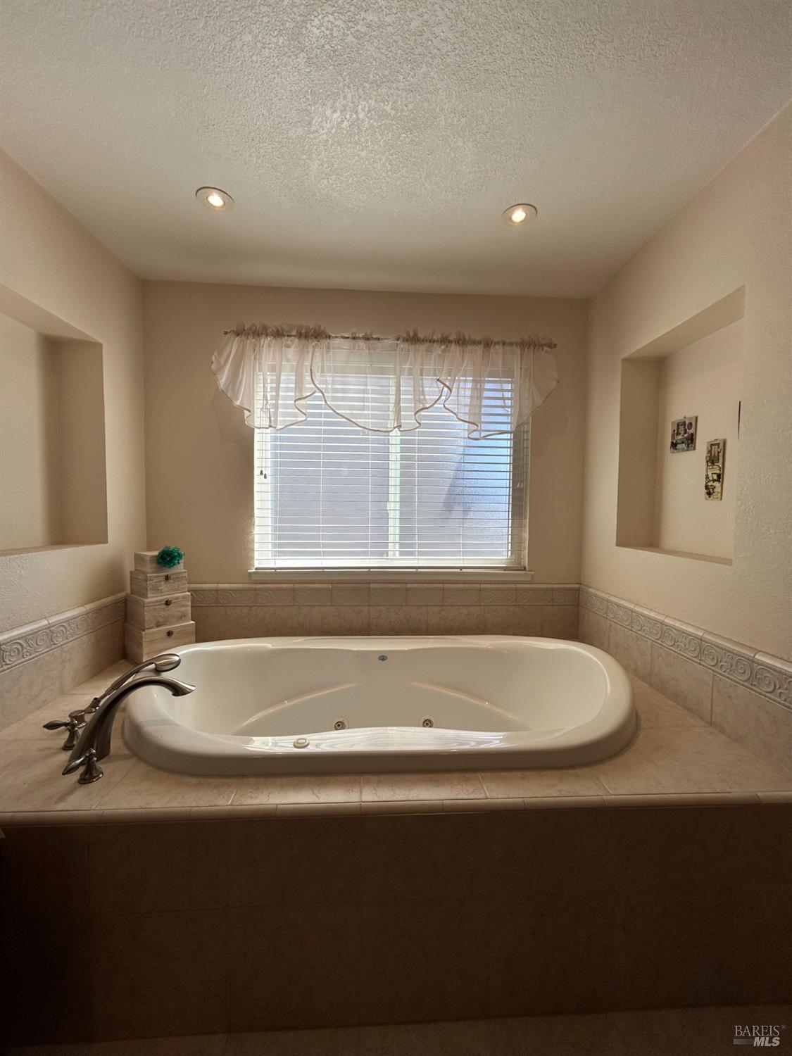 Detail Gallery Image 60 of 95 For 6 Paddock Ct, Pleasant Hill,  CA 94523 - 5 Beds | 2/1 Baths