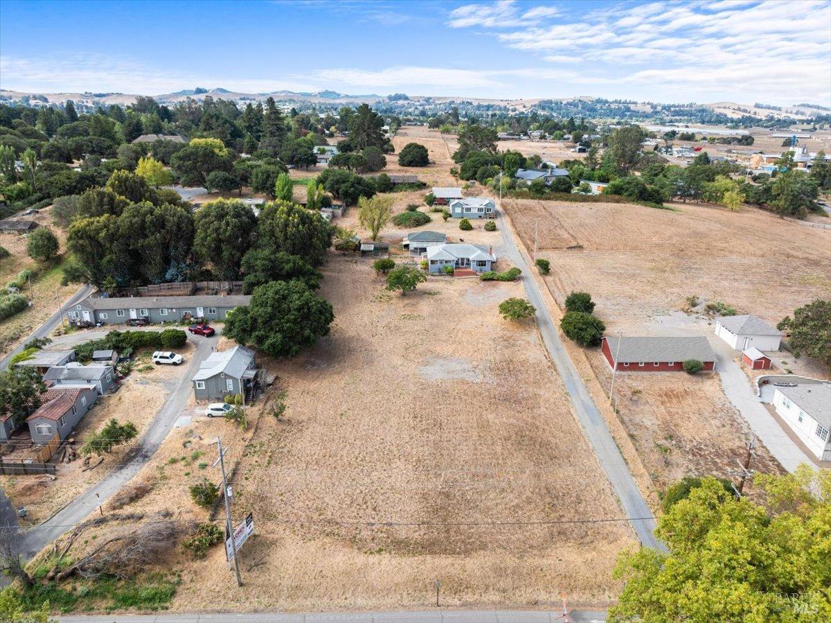 Detail Gallery Image 1 of 1 For 4687 Petaluma Blvd, Petaluma,  CA 94952 - 3 Beds | 1 Baths