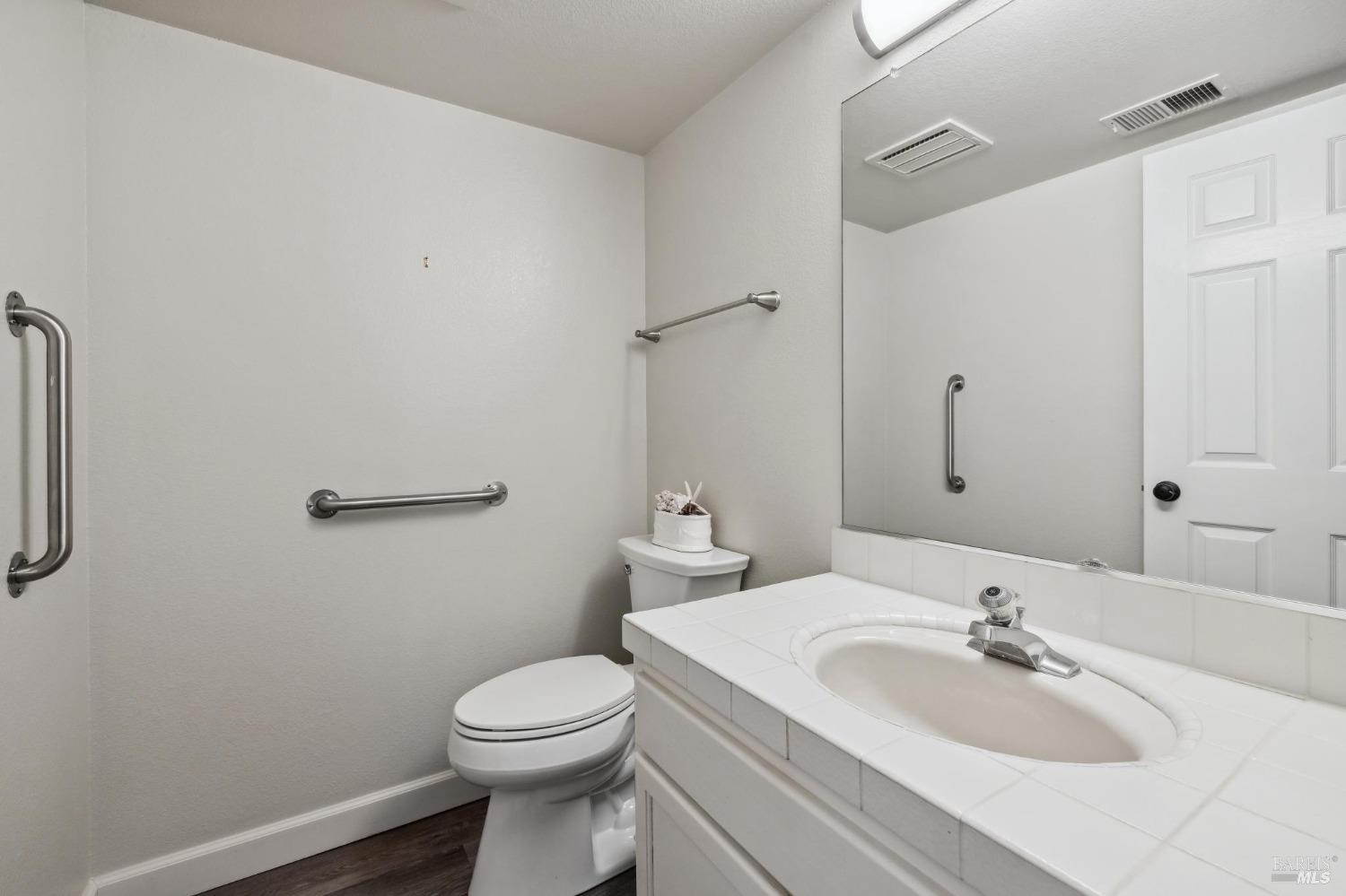 Detail Gallery Image 16 of 41 For 662 Oregon St, Sonoma,  CA 95476 - 2 Beds | 2/1 Baths