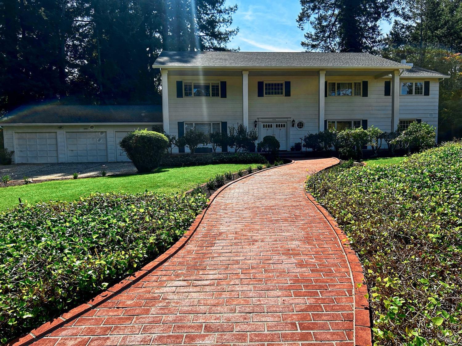 Detail Gallery Image 4 of 30 For 4284 Woodland Shadows Pl, Santa Rosa,  CA 95404 - 4 Beds | 3/1 Baths