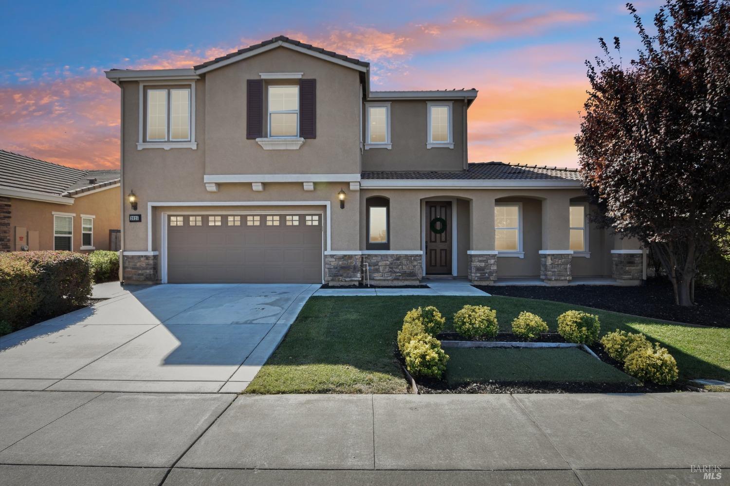 Detail Gallery Image 1 of 1 For 2025 Newcastle Dr, Vacaville,  CA 95687 - 4 Beds | 3/1 Baths