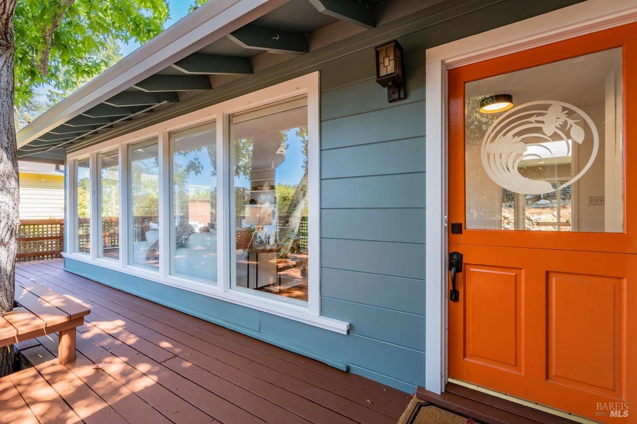 Detail Gallery Image 4 of 35 For 21 Pleasant Ln, San Rafael,  CA 94901 - 3 Beds | 2 Baths