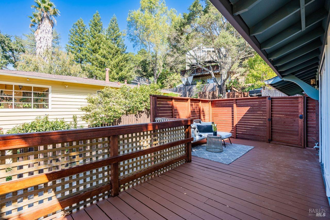 Detail Gallery Image 27 of 35 For 21 Pleasant Ln, San Rafael,  CA 94901 - 3 Beds | 2 Baths