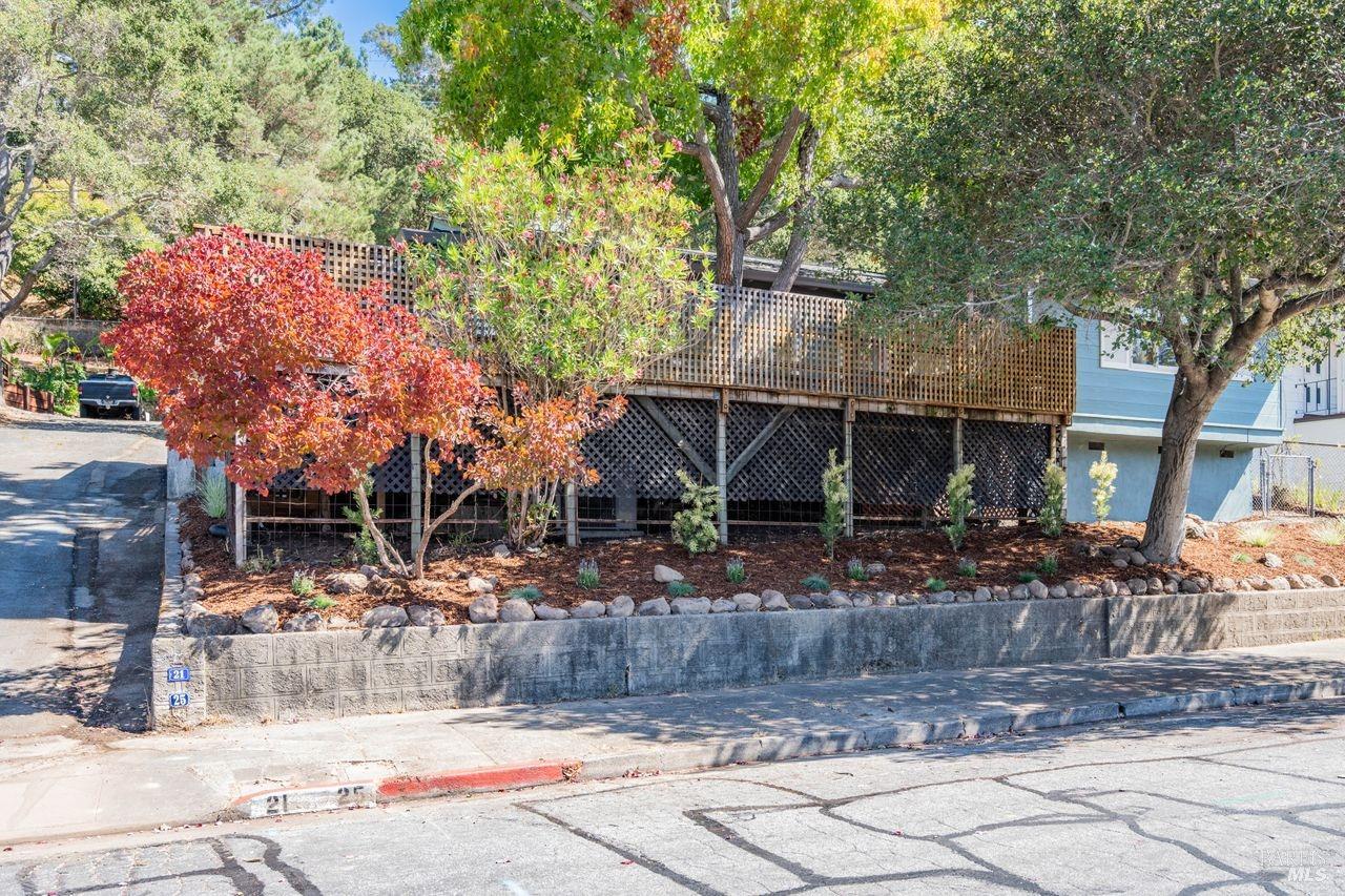 Detail Gallery Image 21 of 35 For 21 Pleasant Ln, San Rafael,  CA 94901 - 3 Beds | 2 Baths