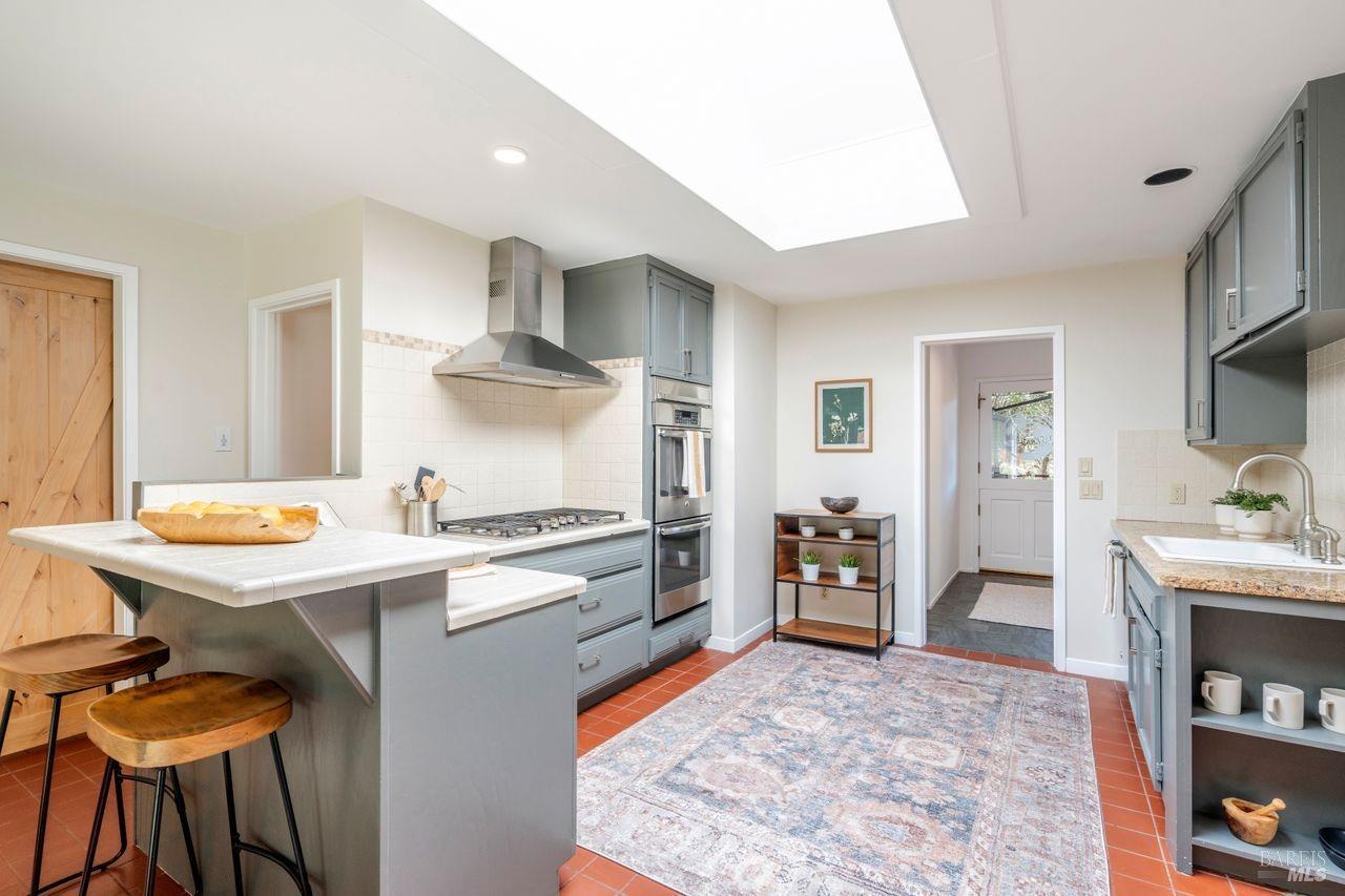 Detail Gallery Image 9 of 35 For 21 Pleasant Ln, San Rafael,  CA 94901 - 3 Beds | 2 Baths