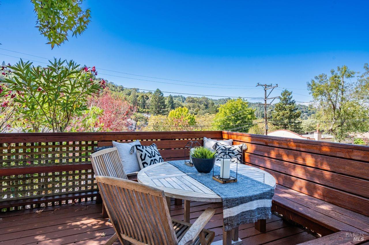 Detail Gallery Image 25 of 35 For 21 Pleasant Ln, San Rafael,  CA 94901 - 3 Beds | 2 Baths