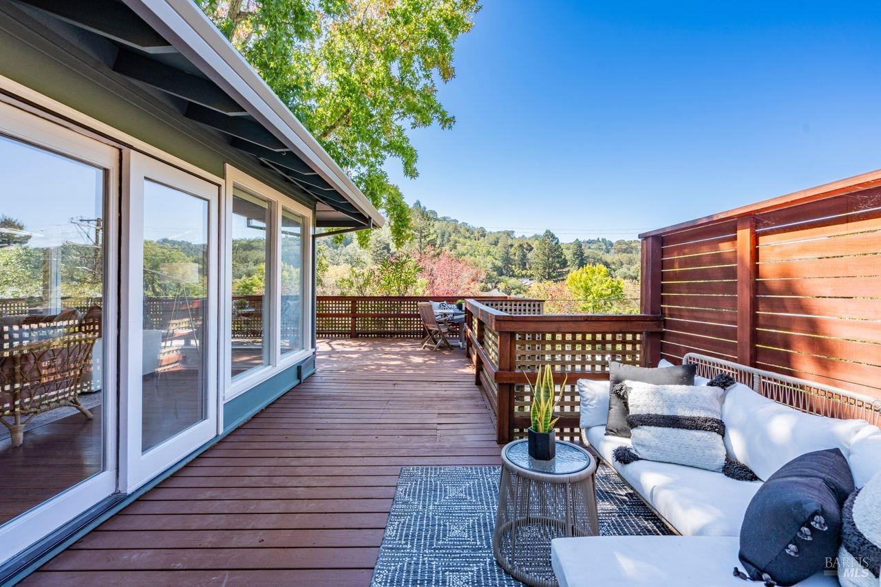 Detail Gallery Image 28 of 35 For 21 Pleasant Ln, San Rafael,  CA 94901 - 3 Beds | 2 Baths