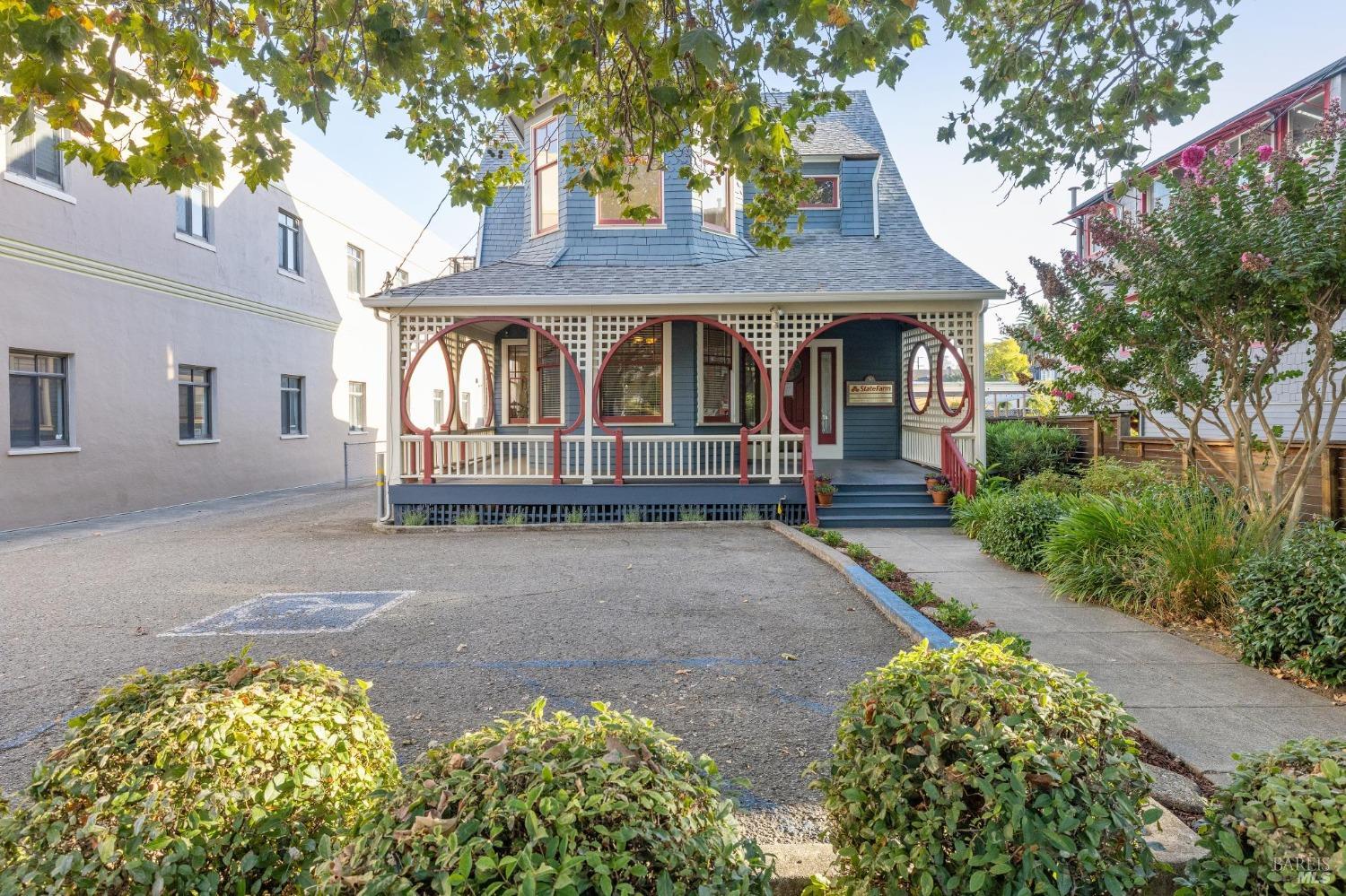 Detail Gallery Image 2 of 38 For 705 Mission Ave, San Rafael,  CA 94901 - 4 Beds | 2 Baths