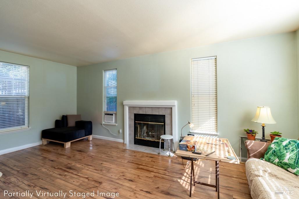 Detail Gallery Image 4 of 33 For 2341 Mikayla Dr, Santa Rosa,  CA 95403 - 4 Beds | 2/1 Baths