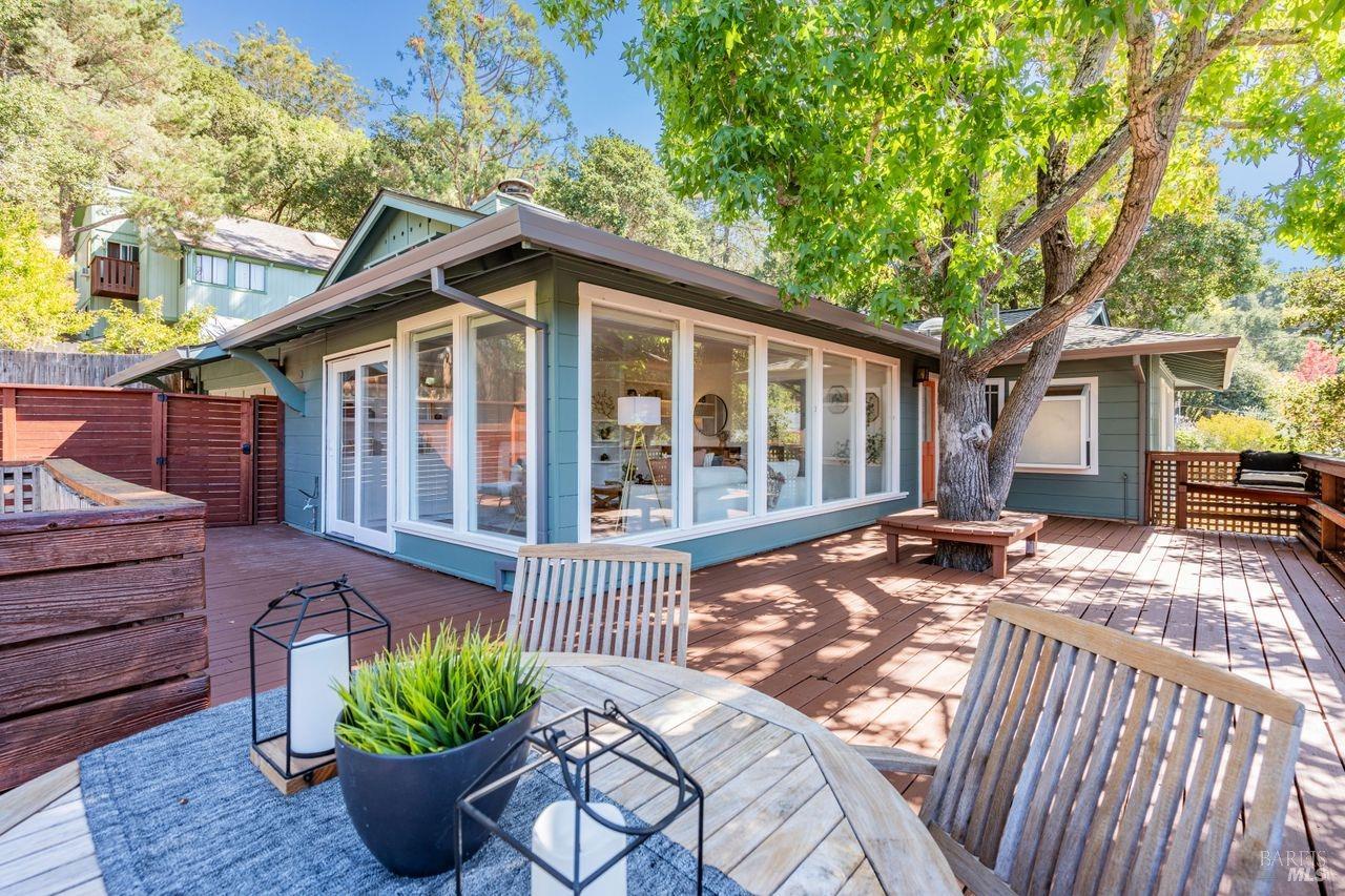 Detail Gallery Image 26 of 35 For 21 Pleasant Ln, San Rafael,  CA 94901 - 3 Beds | 2 Baths