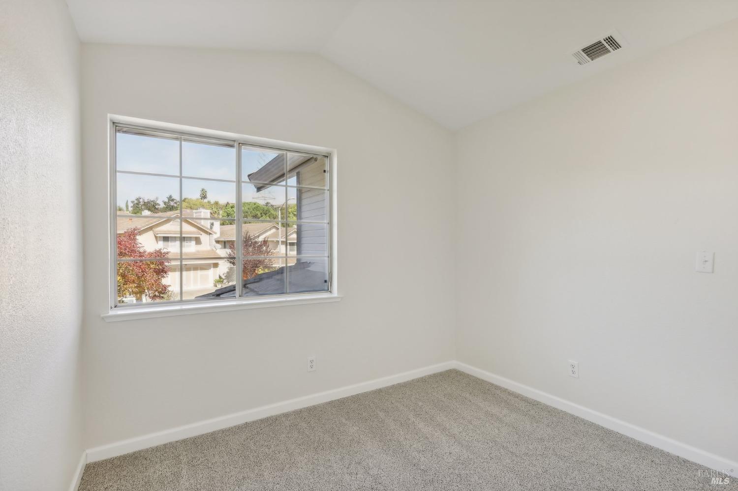 Detail Gallery Image 18 of 21 For 129 Sand Dollar Dr, Vallejo,  CA 94591 - 3 Beds | 2/1 Baths