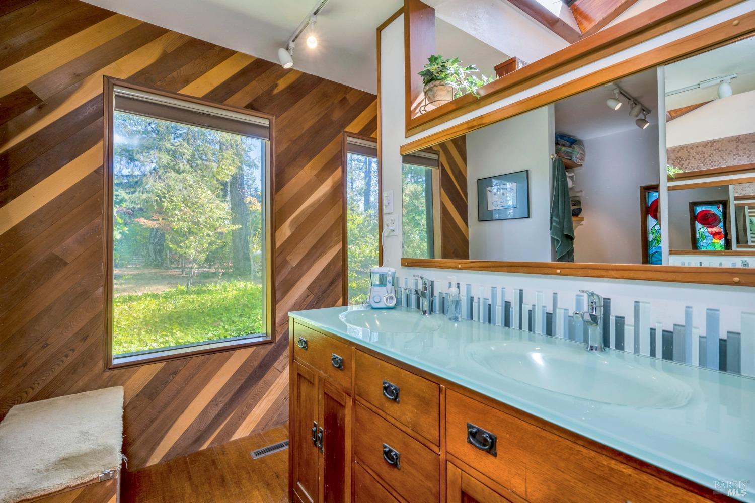 Detail Gallery Image 16 of 43 For 1019 Westside Rd, Healdsburg,  CA 95448 - 3 Beds | 2/1 Baths