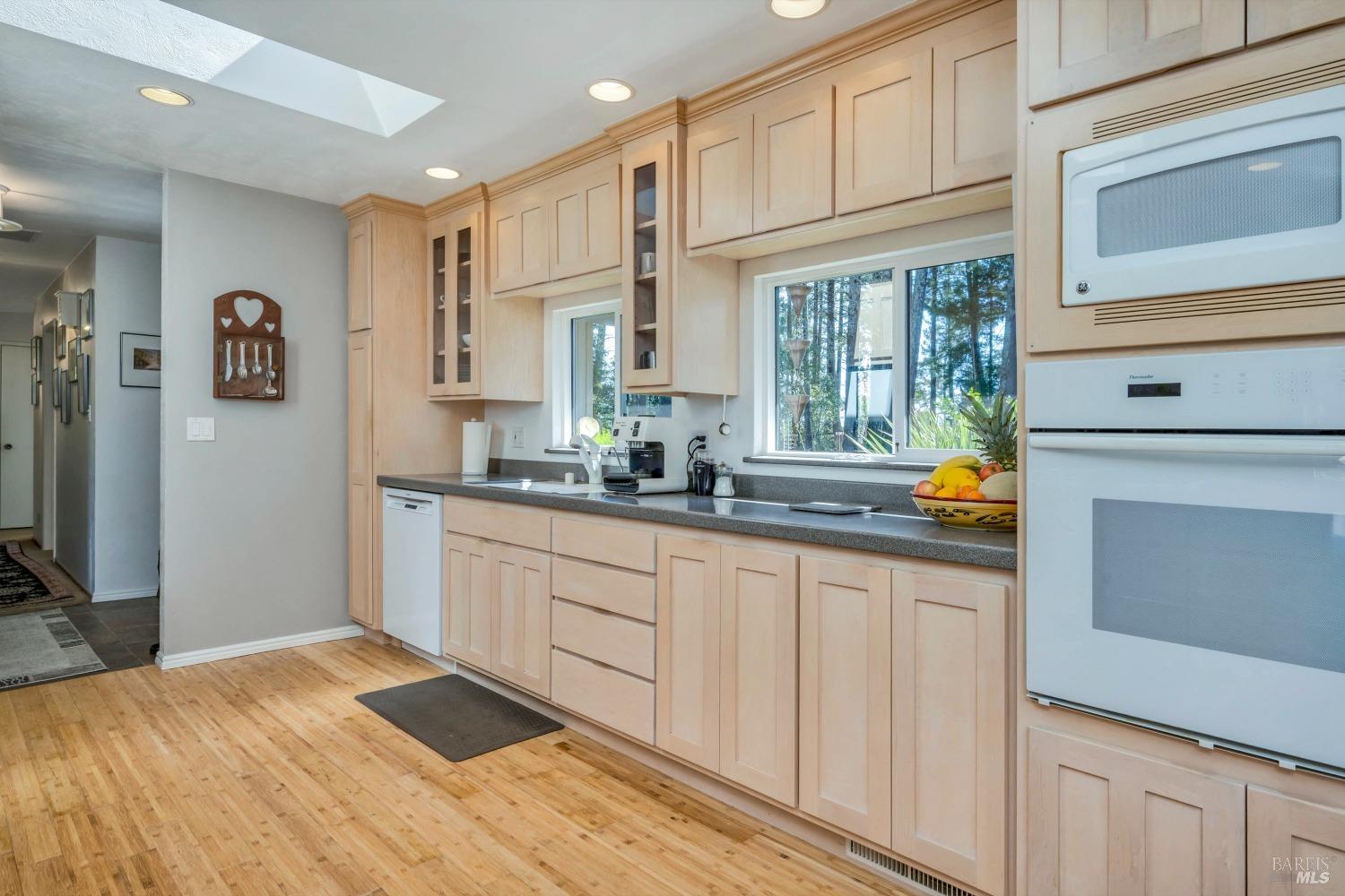 Detail Gallery Image 6 of 43 For 1019 Westside Rd, Healdsburg,  CA 95448 - 3 Beds | 2/1 Baths