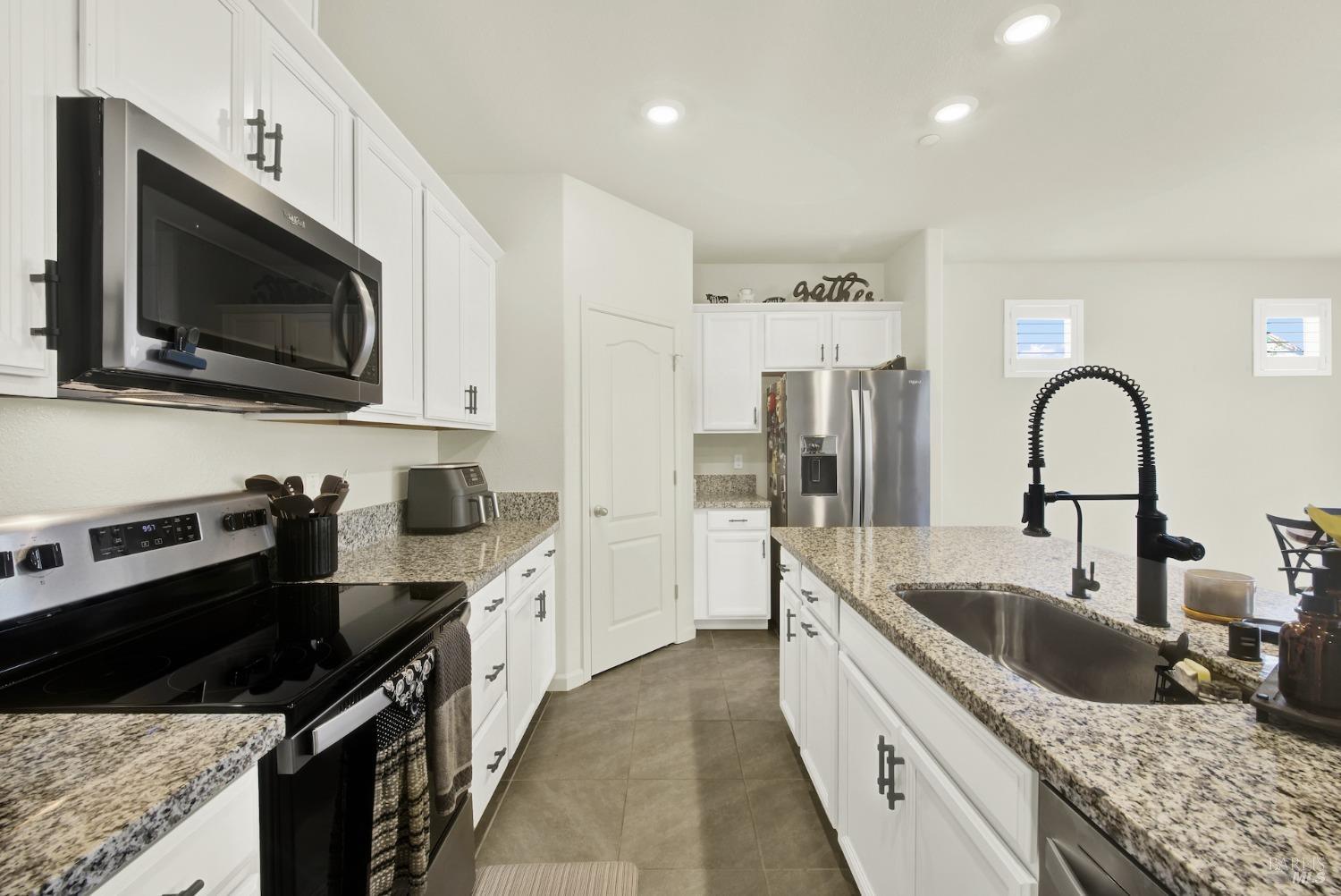 Detail Gallery Image 35 of 77 For 1000 Yateley Ct, Vacaville,  CA 95687 - 4 Beds | 2/1 Baths