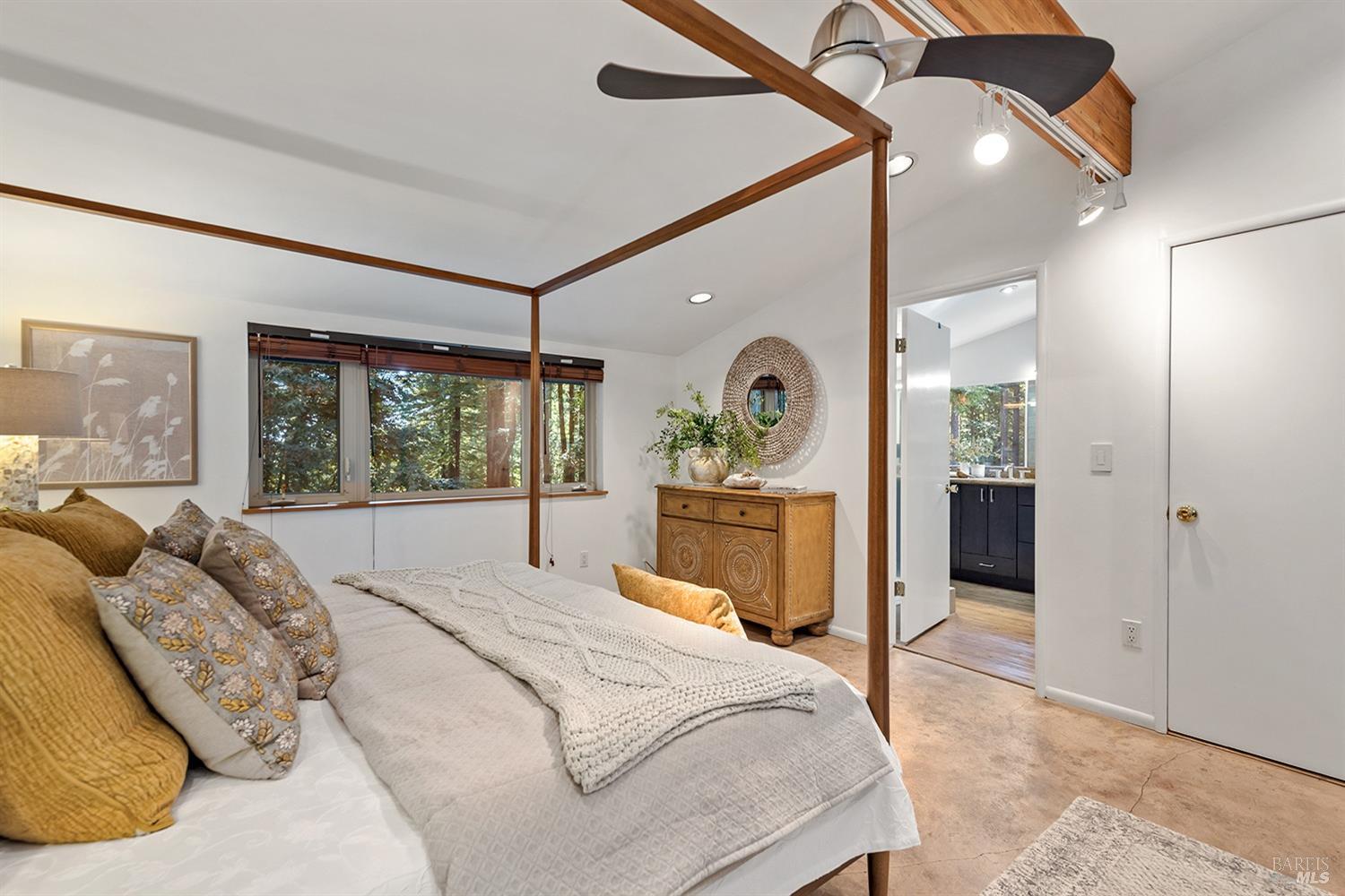 Detail Gallery Image 22 of 69 For 2263 Joy Rd, Occidental,  CA 95465 - 5 Beds | 3/1 Baths