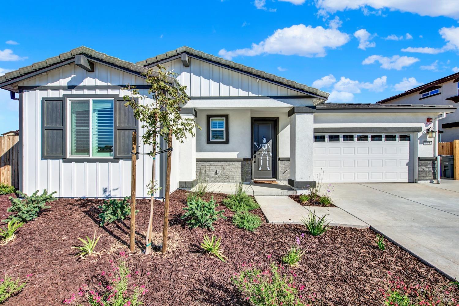 Detail Gallery Image 1 of 77 For 1000 Yateley Ct, Vacaville,  CA 95687 - 4 Beds | 2/1 Baths