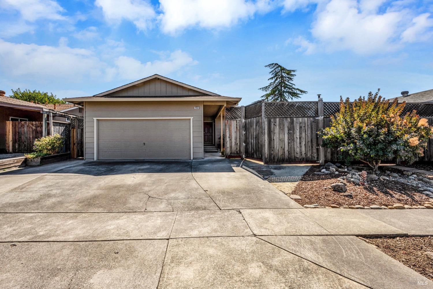 Detail Gallery Image 1 of 1 For 4950 Everglade Dr, Santa Rosa,  CA 95409 - 3 Beds | 2 Baths