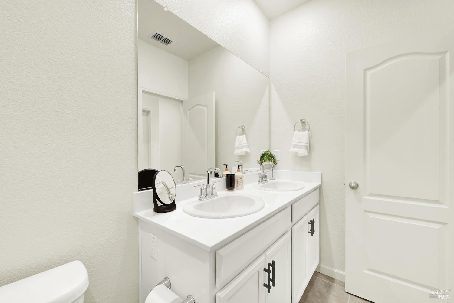 Detail Gallery Image 56 of 77 For 1000 Yateley Ct, Vacaville,  CA 95687 - 4 Beds | 2/1 Baths