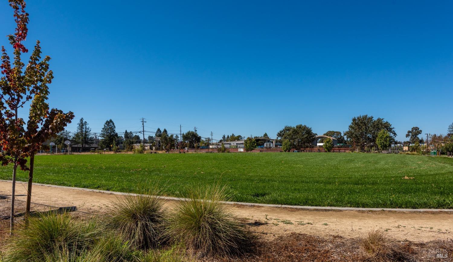 Detail Gallery Image 40 of 44 For 560 Horizon Way, Santa Rosa,  CA 95407 - 3 Beds | 2/1 Baths