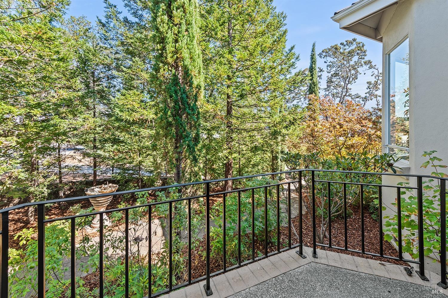 Detail Gallery Image 42 of 65 For 3716 Llyn Glaslyn Pl, Santa Rosa,  CA 95403 - 5 Beds | 3/2 Baths