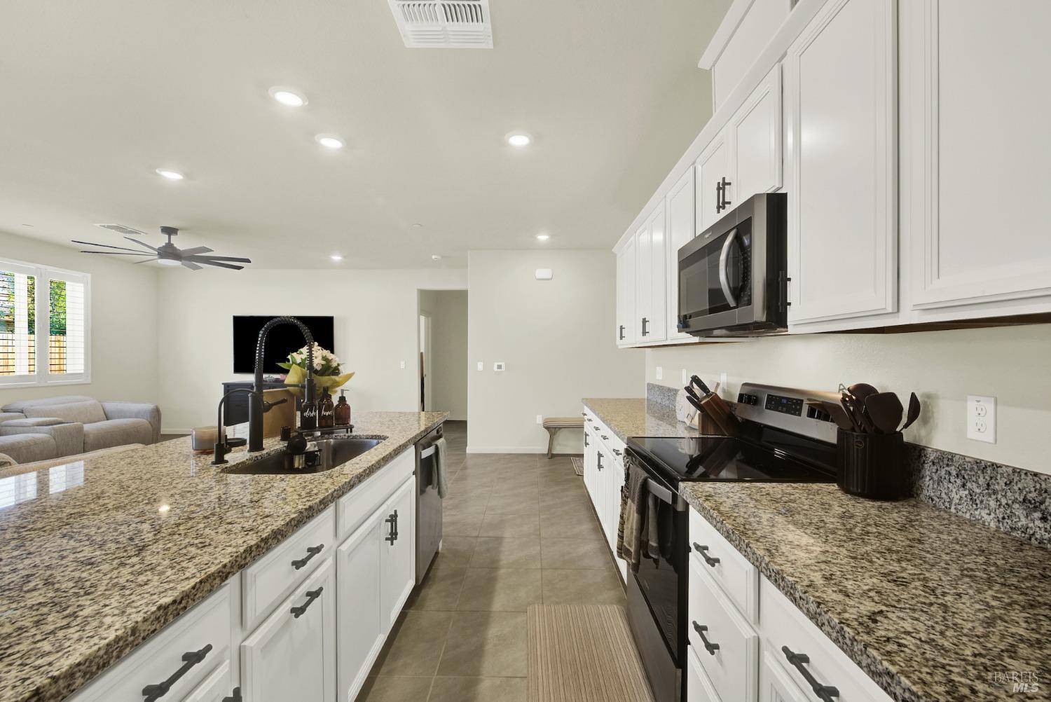 Detail Gallery Image 37 of 77 For 1000 Yateley Ct, Vacaville,  CA 95687 - 4 Beds | 2/1 Baths