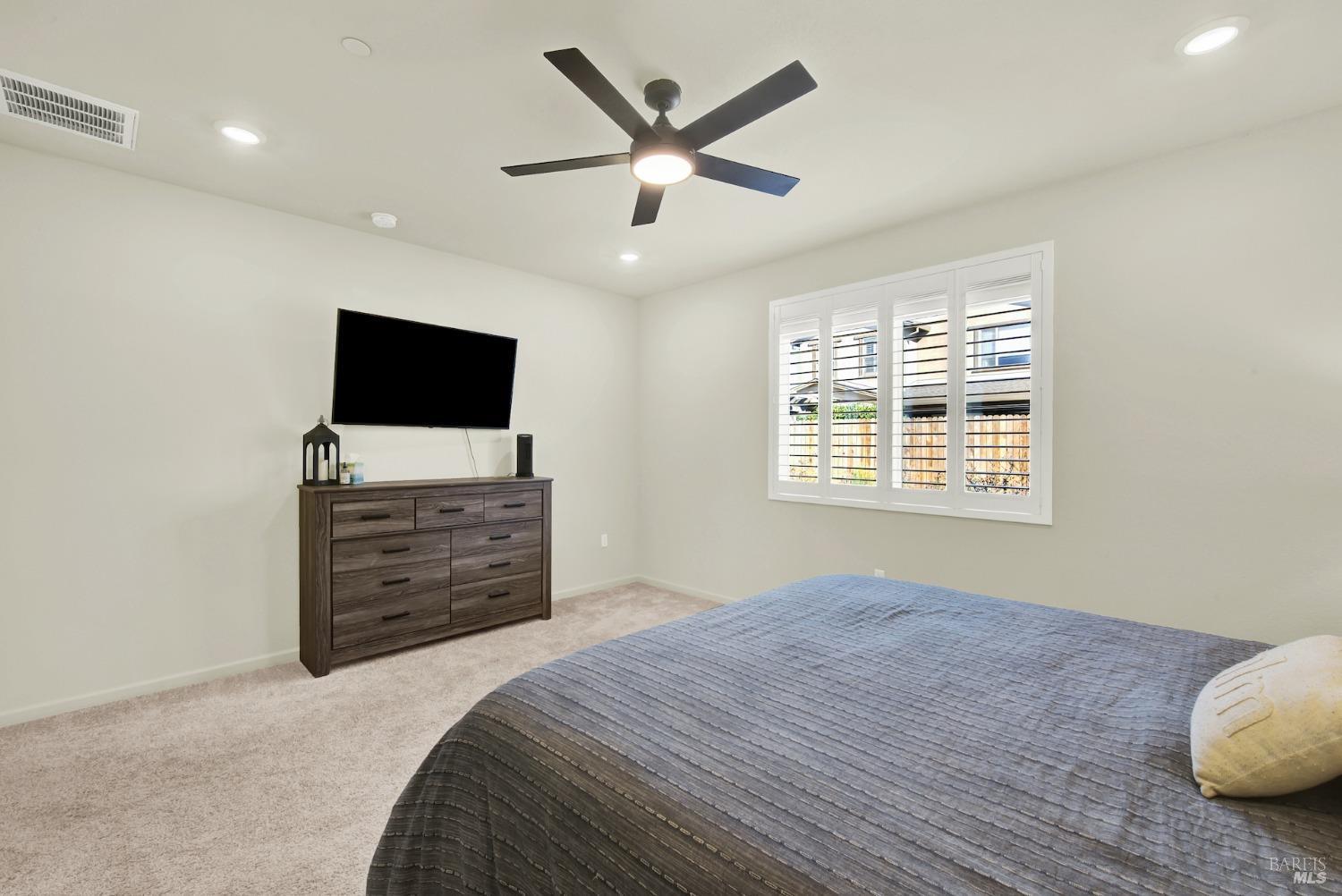 Detail Gallery Image 43 of 77 For 1000 Yateley Ct, Vacaville,  CA 95687 - 4 Beds | 2/1 Baths