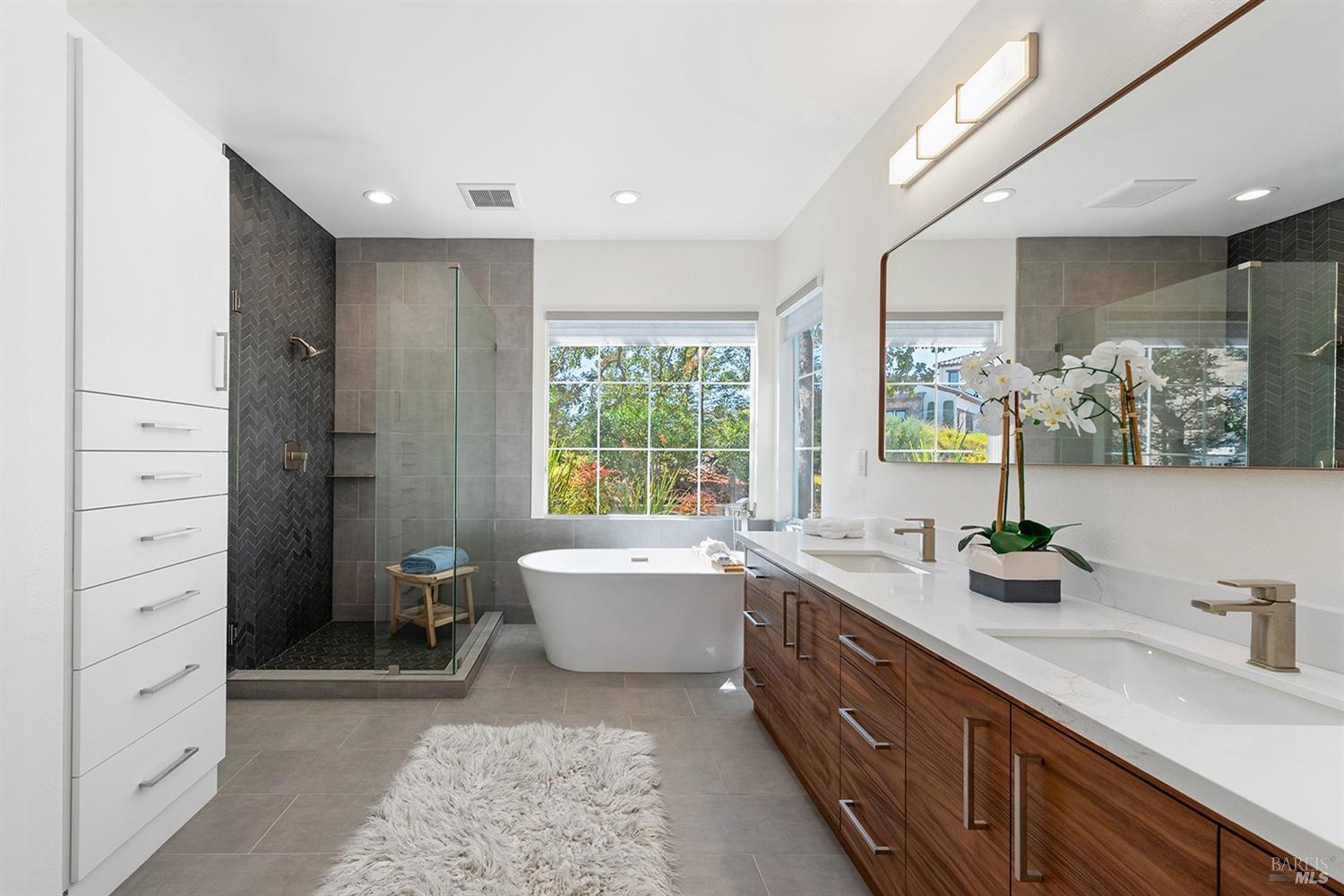 Detail Gallery Image 38 of 65 For 3716 Llyn Glaslyn Pl, Santa Rosa,  CA 95403 - 5 Beds | 3/2 Baths