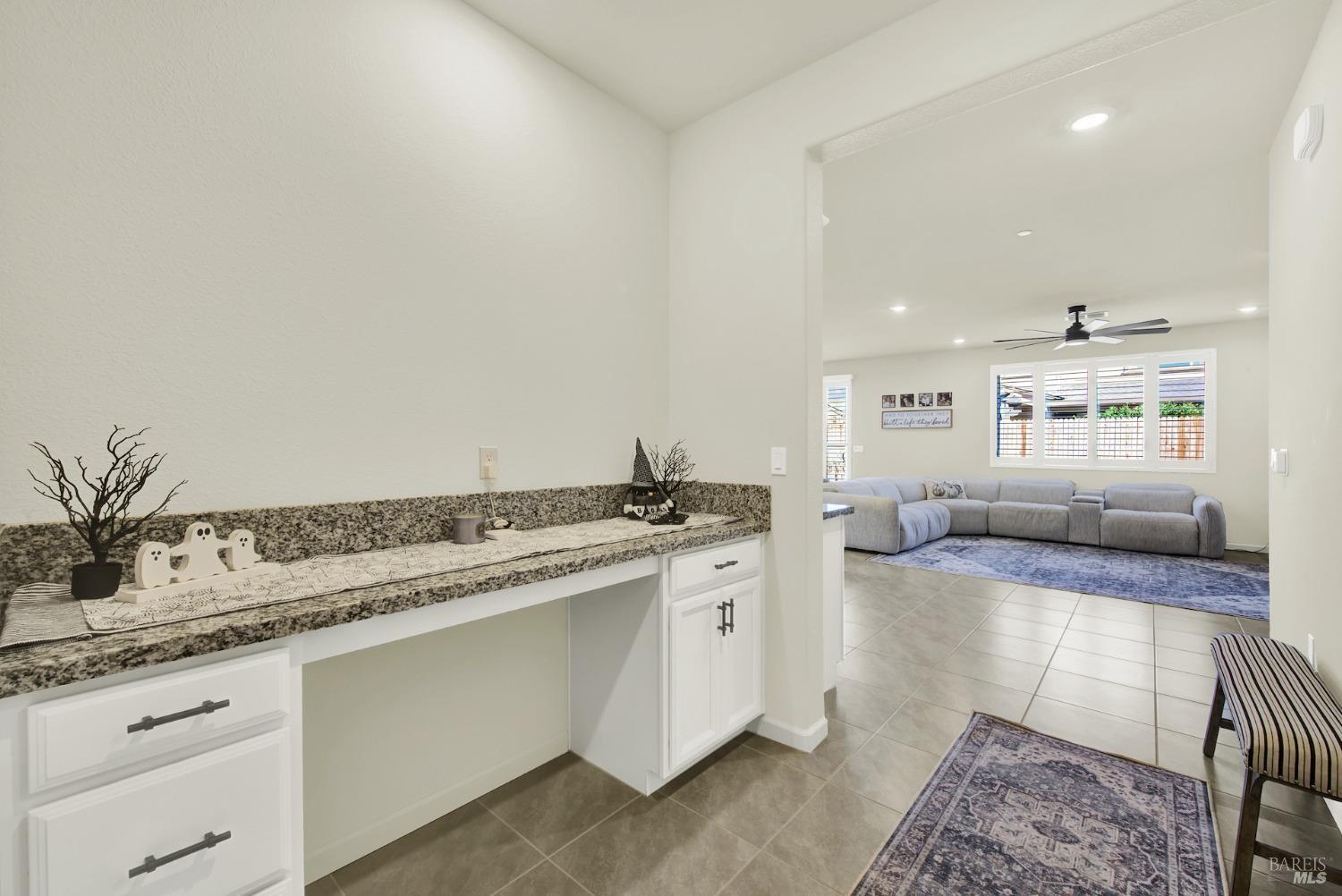 Detail Gallery Image 17 of 77 For 1000 Yateley Ct, Vacaville,  CA 95687 - 4 Beds | 2/1 Baths