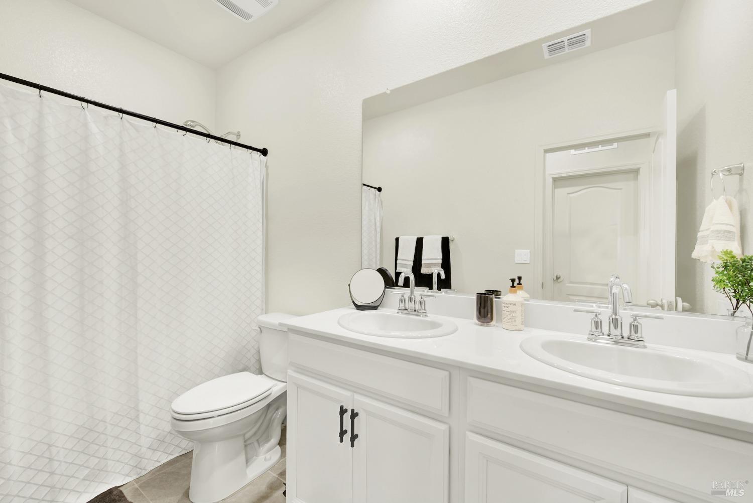 Detail Gallery Image 55 of 77 For 1000 Yateley Ct, Vacaville,  CA 95687 - 4 Beds | 2/1 Baths