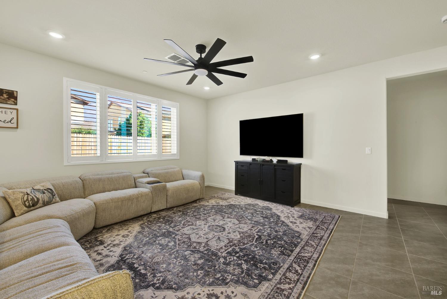 Detail Gallery Image 23 of 77 For 1000 Yateley Ct, Vacaville,  CA 95687 - 4 Beds | 2/1 Baths