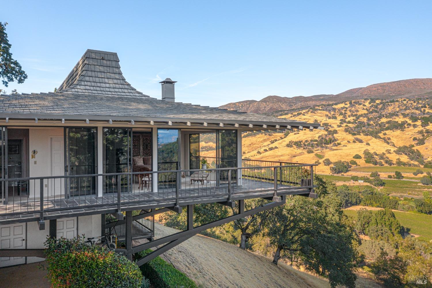 Detail Gallery Image 5 of 43 For 241 Henry Station Rd, Ukiah,  CA 95482 - 3 Beds | 3 Baths