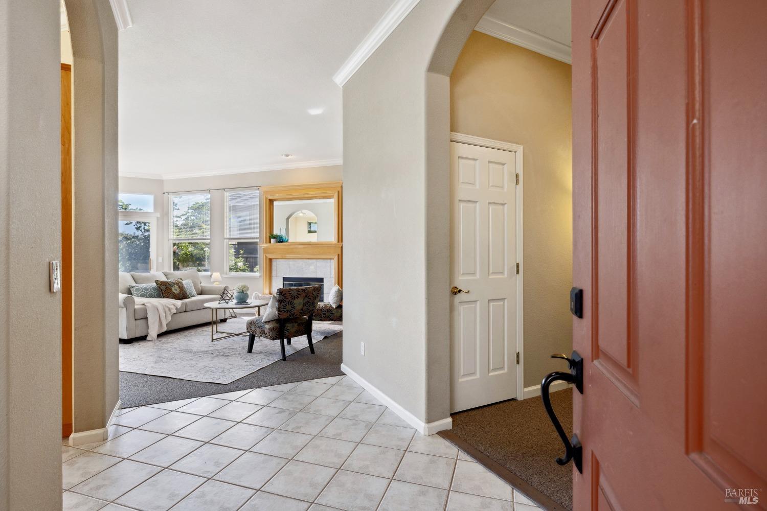 Detail Gallery Image 4 of 39 For 2029 Falcon Ridge Dr, Petaluma,  CA 94954 - 3 Beds | 2 Baths